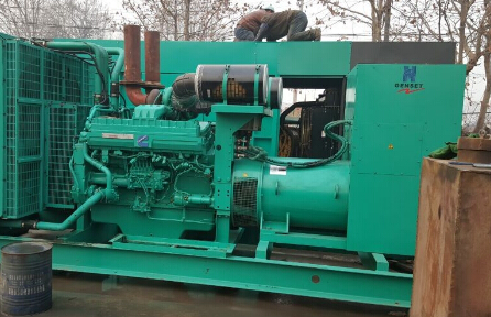 定南发电机组如何判断水冷式机油散热器内部是否需要清洗？